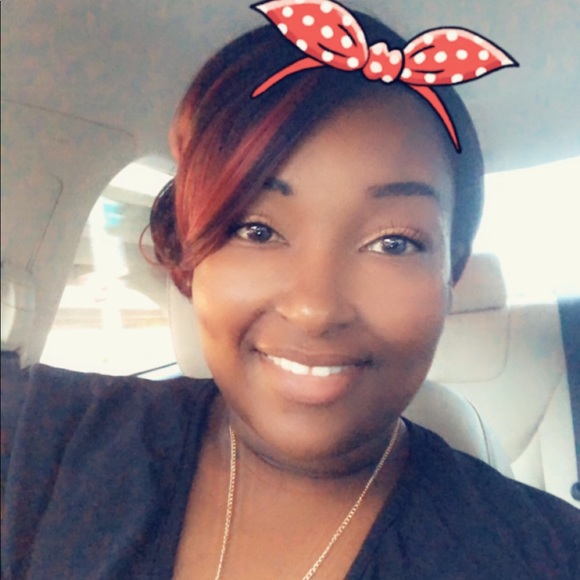 Meet your Posher, Que - Picture 2 of 2